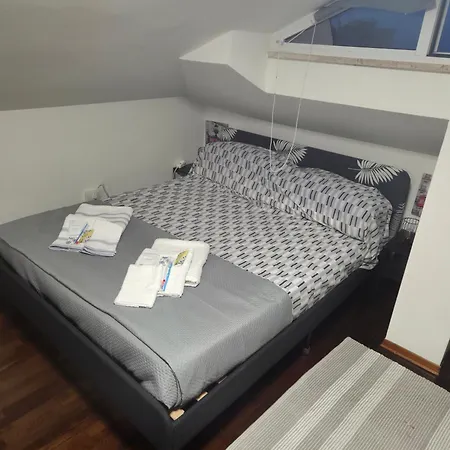 Διαμέρισμα Mansarda Al Mare Parini